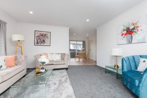 Photo of property in 2/43 Solveig Place, Randwick Park, Auckland, 2105