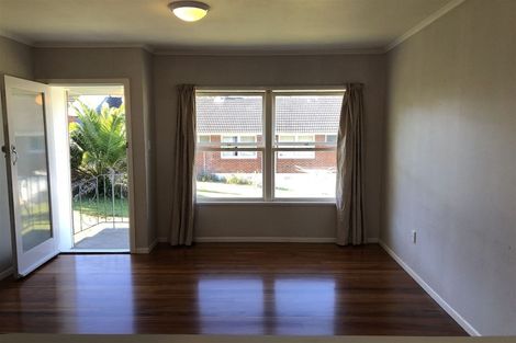 Photo of property in 3/32 Alamein Avenue, Belmont, Auckland, 0622