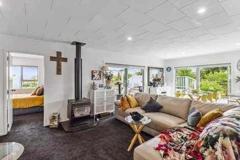 Photo of property in 8 Norna Grove, Waikawa Beach, Levin, 5573