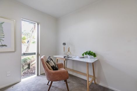 Photo of property in 23 Tyrico Close, Unsworth Heights, Auckland, 0632