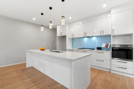 Photo of property in 10 Twin Parks Rise, Papakura, 2110