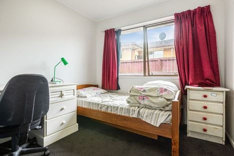 Photo of property in 11 Jillteresa Crescent, Half Moon Bay, Auckland, 2012