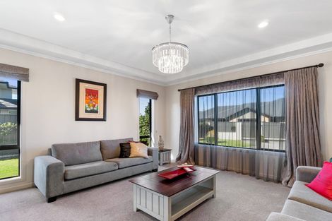 Photo of property in 11 Johnnybro Place, Rototuna North, Hamilton, 3210