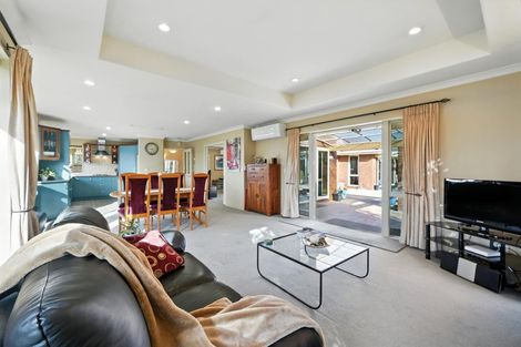 Photo of property in 10 Dinglebay Place, Casebrook, Christchurch, 8051