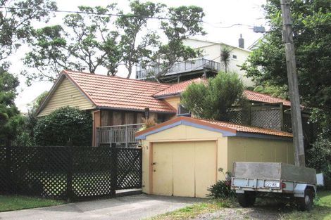 Photo of property in 3 Liffey Crescent, Island Bay, Wellington, 6023