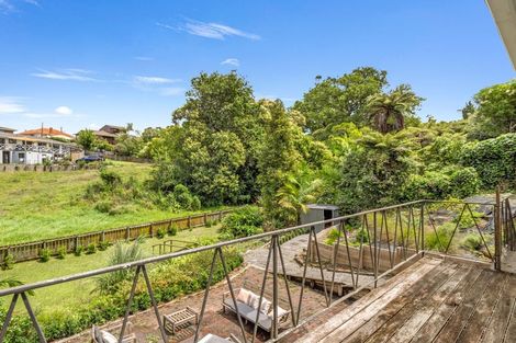 Photo of property in 13 Hartles Place, Mellons Bay, Auckland, 2014