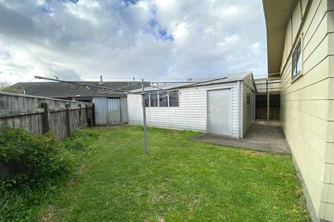 Photo of property in 75 Horokiwi Road West, Newlands, Wellington, 6037