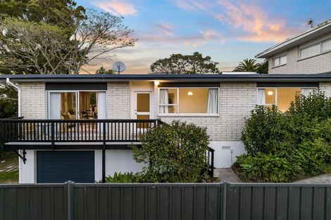 Photo of property in 2/18 Sealy Road, Torbay, Auckland, 0630