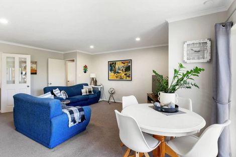 Photo of property in 4 Mullagh Place, East Tamaki Heights, Auckland, 2016