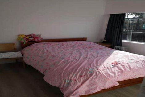 Photo of property in 1/2 Camelot Place, Glenfield, Auckland, 0629