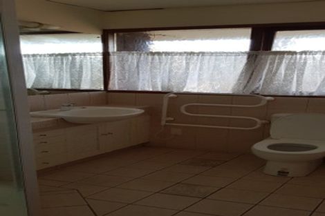 Photo of property in 212 Forrest Hill Road, Forrest Hill, Auckland, 0620