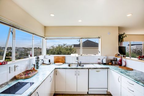 Photo of property in 3/14 Bournemouth Terrace, Murrays Bay, Auckland, 0630