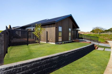 Photo of property in 37 Taahunui Rise, Peacocke, Hamilton, 3206