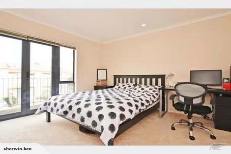 Photo of property in Tuscany Way, 1/3 Ambrico Place, New Lynn, Auckland, 0600