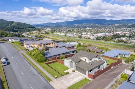 Photo of property in 13 Riverstone Drive, Riverstone Terraces, Upper Hutt, 5018