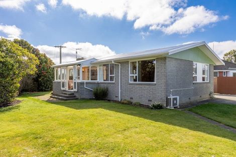 Photo of property in 16 Geelong Place, Burnside, Christchurch, 8053