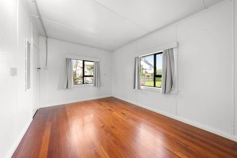 Photo of property in 9 The Esplanade, Eastern Beach, Auckland, 2012