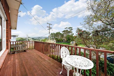 Photo of property in 7 Turville Crescent, Newlands, Wellington, 6037