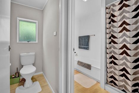 Photo of property in 33 Herekawe Drive, Spotswood, New Plymouth, 4310