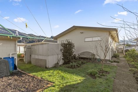 Photo of property in 8 Matthews Road, Wainuiomata, Lower Hutt, 5014