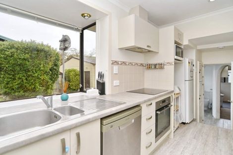 Photo of property in 15 Sonning Place, Redwood, Christchurch, 8051