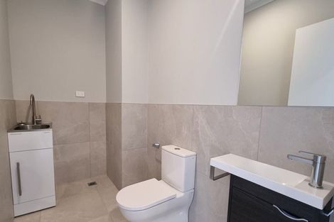 Photo of property in 4/1 Ko Roa Lane, Hobsonville, 0616