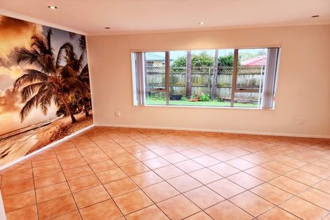 Photo of property in 8 Huntington Drive, Huntington Park, Auckland, 2013