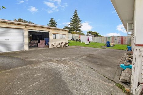Photo of property in 4 Omori Place, Castlecliff, Whanganui, 4501