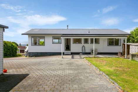 Photo of property in 9 Kinder Street, Acacia Bay, Taupo, 3330