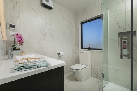 Photo of property in 4 Kina Place, Long Bay, Auckland, 0630