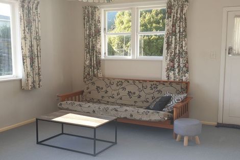 Photo of property in 39 Redwood Avenue, Tawa, Wellington, 5028