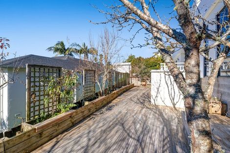 Photo of property in 29 Tenbless Court, Unsworth Heights, Auckland, 0632