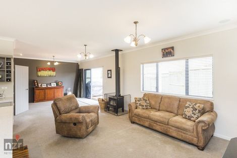 Photo of property in 6 Stonebridge Heights, Feilding, 4702