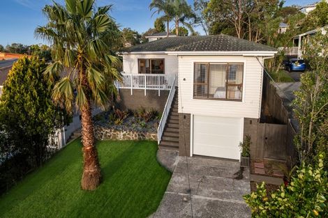 Photo of property in 19 Highland Avenue, Titirangi, Auckland, 0604