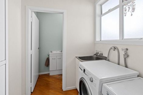 Photo of property in 62 Cutfield Road, New Plymouth, 4310