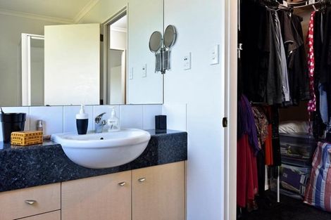 Photo of property in 16 Chettle Court, New Lynn, Auckland, 0600