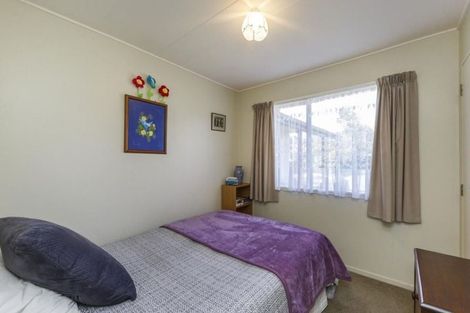 Photo of property in 12 Humphries Place, Awapuni, Palmerston North, 4412