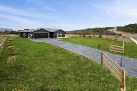 Photo of property in 13 Kahikatea Drive, Kinloch, Taupo, 3377