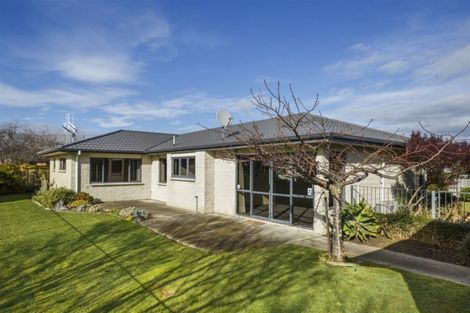 Photo of property in 16 Daniel Place, Kelvin Grove, Palmerston North, 4414