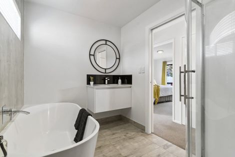 Photo of property in 2/9 Lancaster Road, Beach Haven, Auckland, 0626