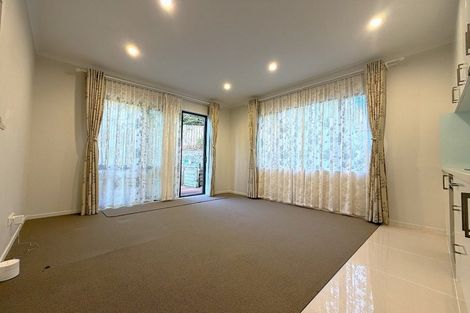 Photo of property in 7 Northcross Drive, Oteha, Auckland, 0630