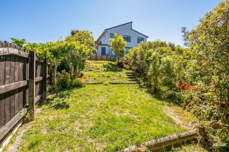 Photo of property in 41 Pekanga Road, Normandale, Lower Hutt, 5010