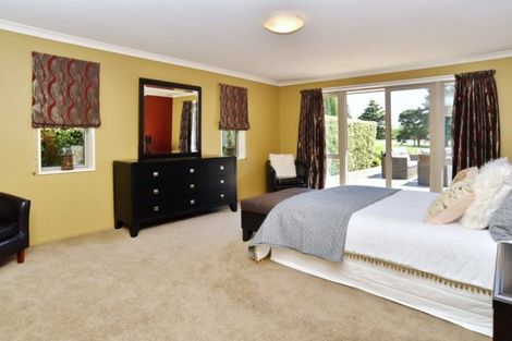 Photo of property in 142 Lake Terrace Road, Burwood, Christchurch, 8061