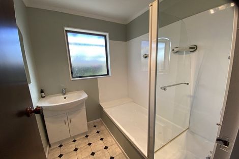 Photo of property in 75 Horokiwi Road West, Newlands, Wellington, 6037