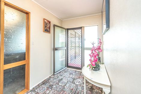 Photo of property in 18 Swinbourne Street, Waverley, 4510