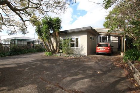 Photo of property in 1/235 Glenfield Road, Hillcrest, Auckland, 0627