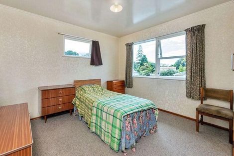 Photo of property in 19 Glendene Avenue, Glendene, Auckland, 0602