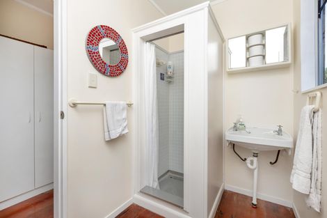 Photo of property in 4 Robertson Street, Raglan, 3225