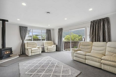 Photo of property in 18 Brightwater Crescent, Totara Park, Upper Hutt, 5018