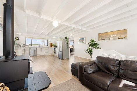 Photo of property in 8 Roore Street, Foxton Beach, Foxton, 4815